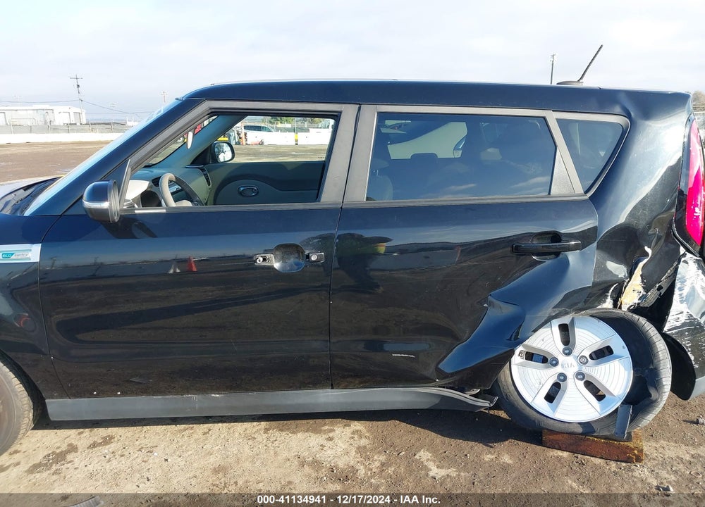 2016 KIA SOUL EV VIN: KNDJX3AE0G7013067