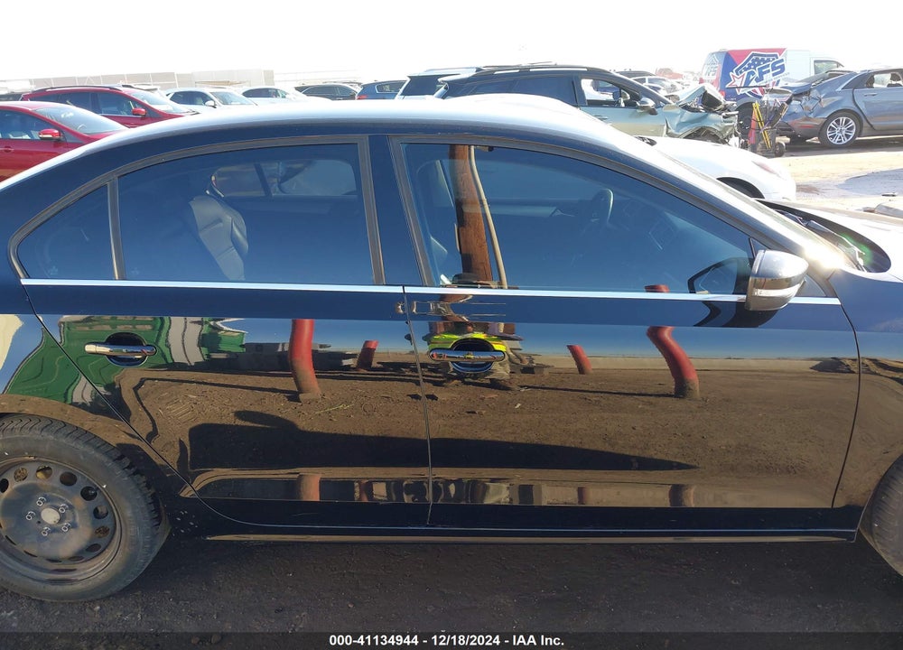 2013 VOLKSWAGEN JETTA 2.5L SE VIN: 3VWDP7AJ4DM427842