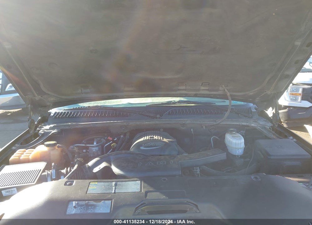 2005 CHEVROLET TAHOE LS VIN: 1GNEC13VX5R151660