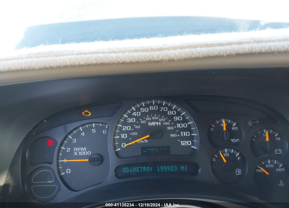 2005 CHEVROLET TAHOE LS VIN: 1GNEC13VX5R151660