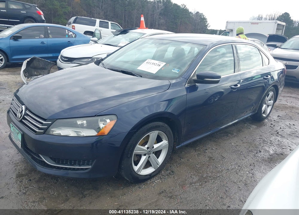 2013 VOLKSWAGEN PASSAT 2.5L SE VIN: 1VWBP7A37DC097561