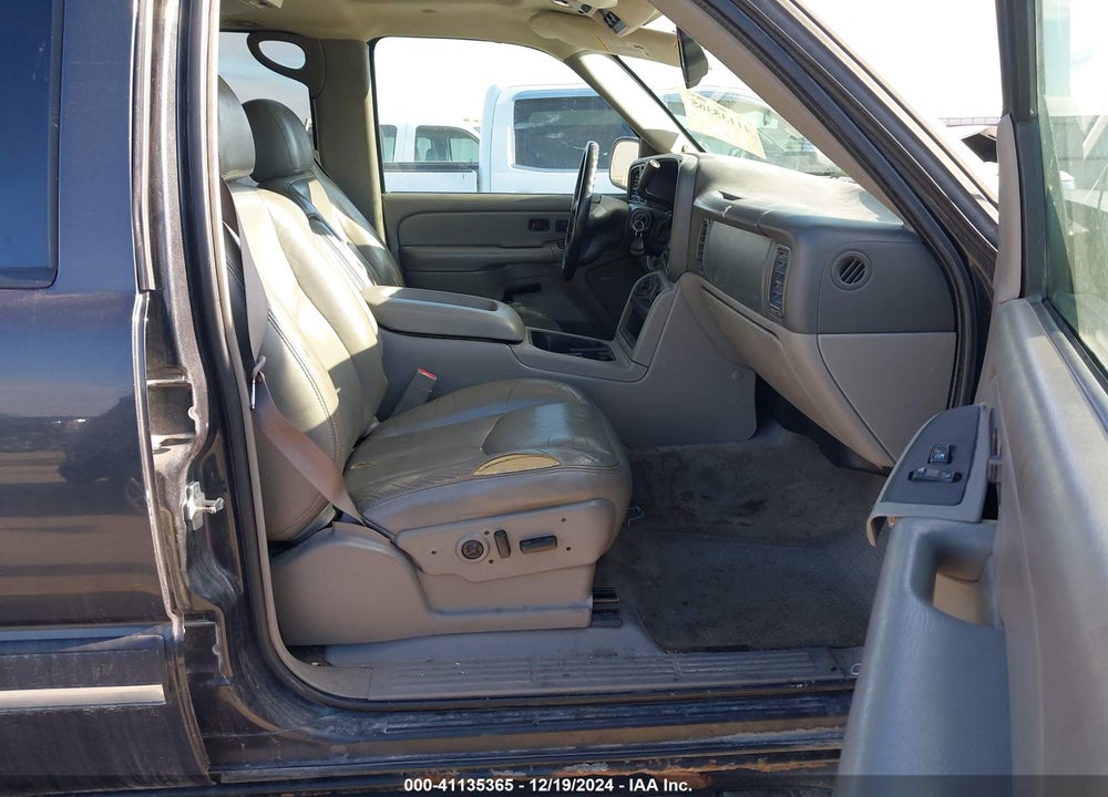 2005 CHEVROLET SUBURBAN 1500 LT VIN: 1GNFK16Z45J228415