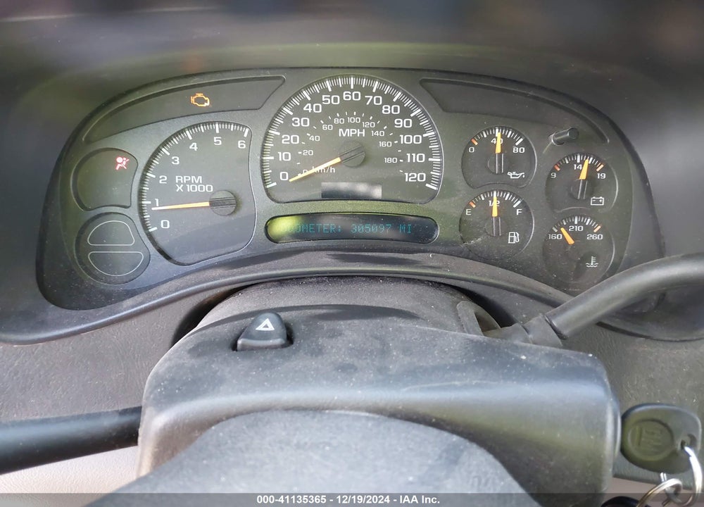 2005 CHEVROLET SUBURBAN 1500 LT VIN: 1GNFK16Z45J228415