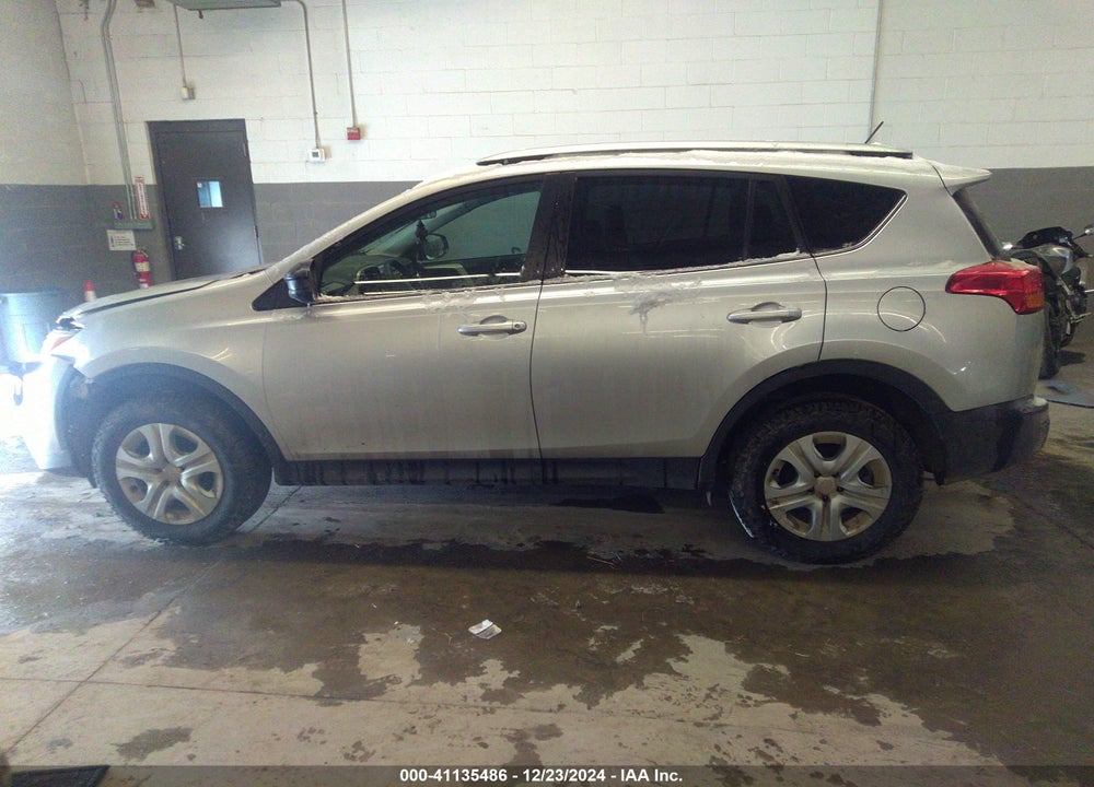 2015 TOYOTA RAV4 LE VIN: 2T3BFREV9FW341501