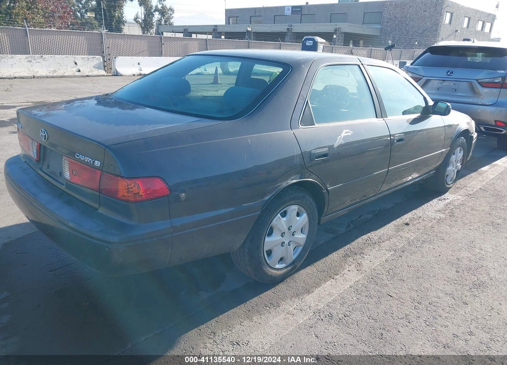 2000 TOYOTA CAMRY LE VIN: JT2BG22K1Y0394188