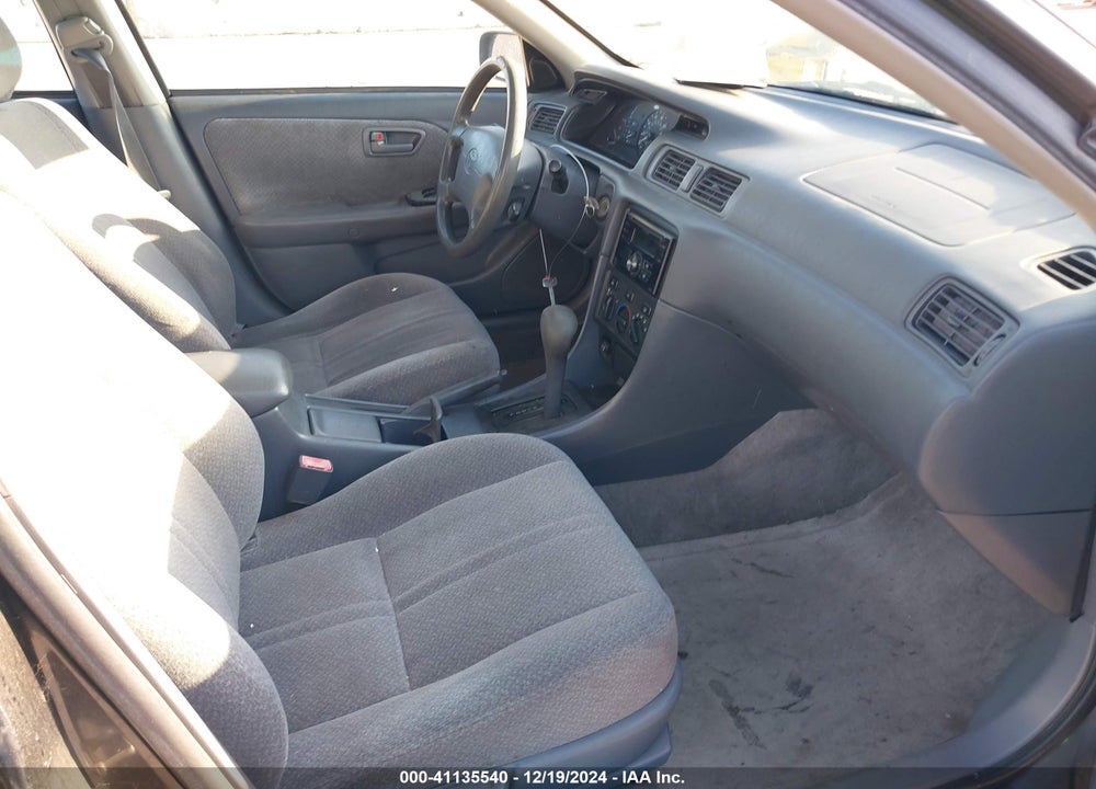 2000 TOYOTA CAMRY LE VIN: JT2BG22K1Y0394188