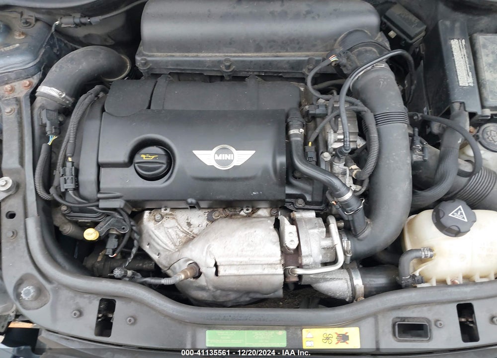 2011 MINI COOPER S VIN: WMWSV3C56BTY11030