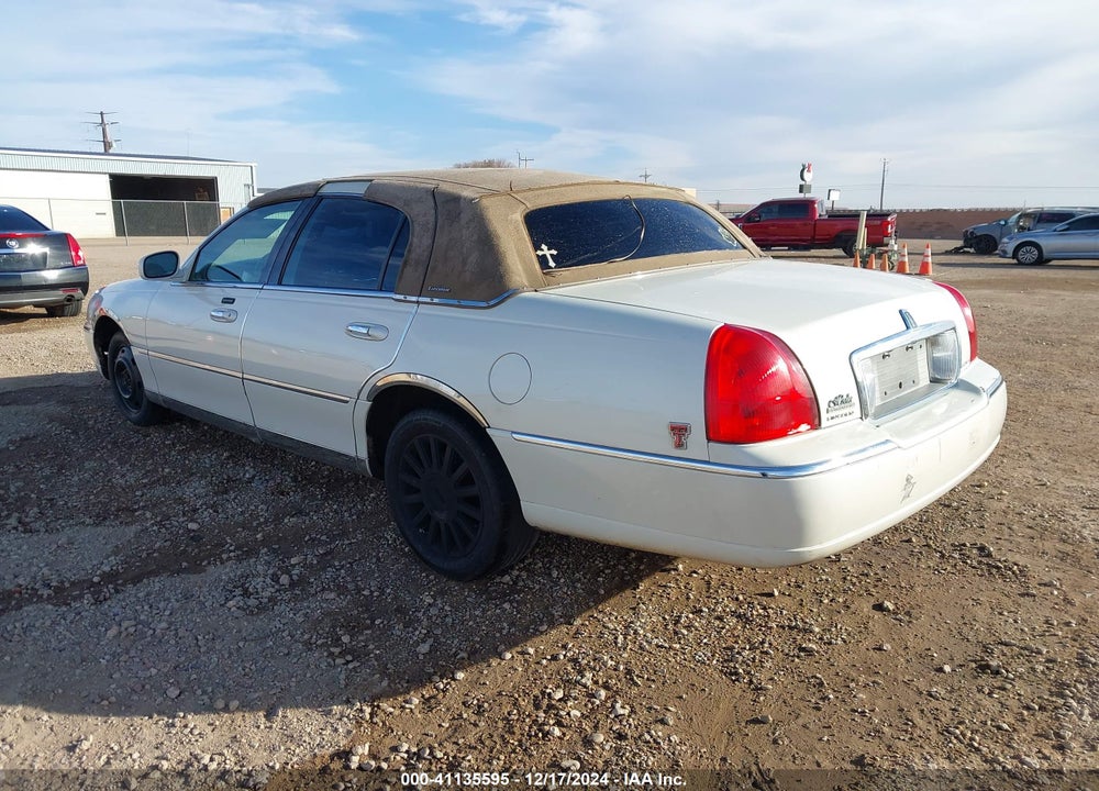 2003 LINCOLN TOWN CAR EXECUTIVE VIN: 1LNHM81W83Y670549