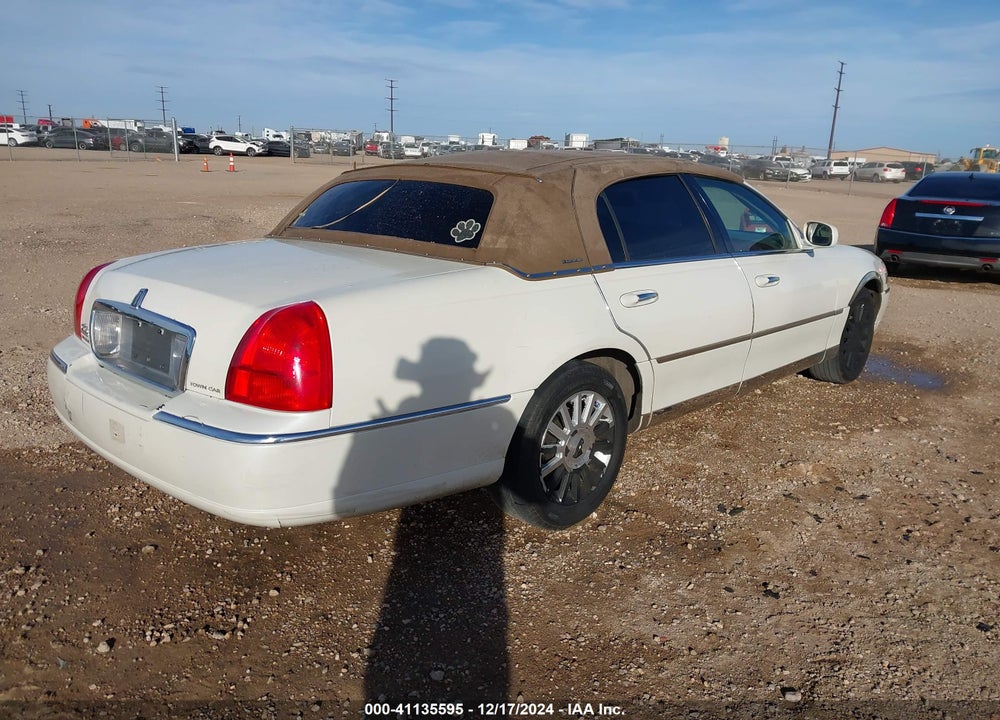 2003 LINCOLN TOWN CAR EXECUTIVE VIN: 1LNHM81W83Y670549