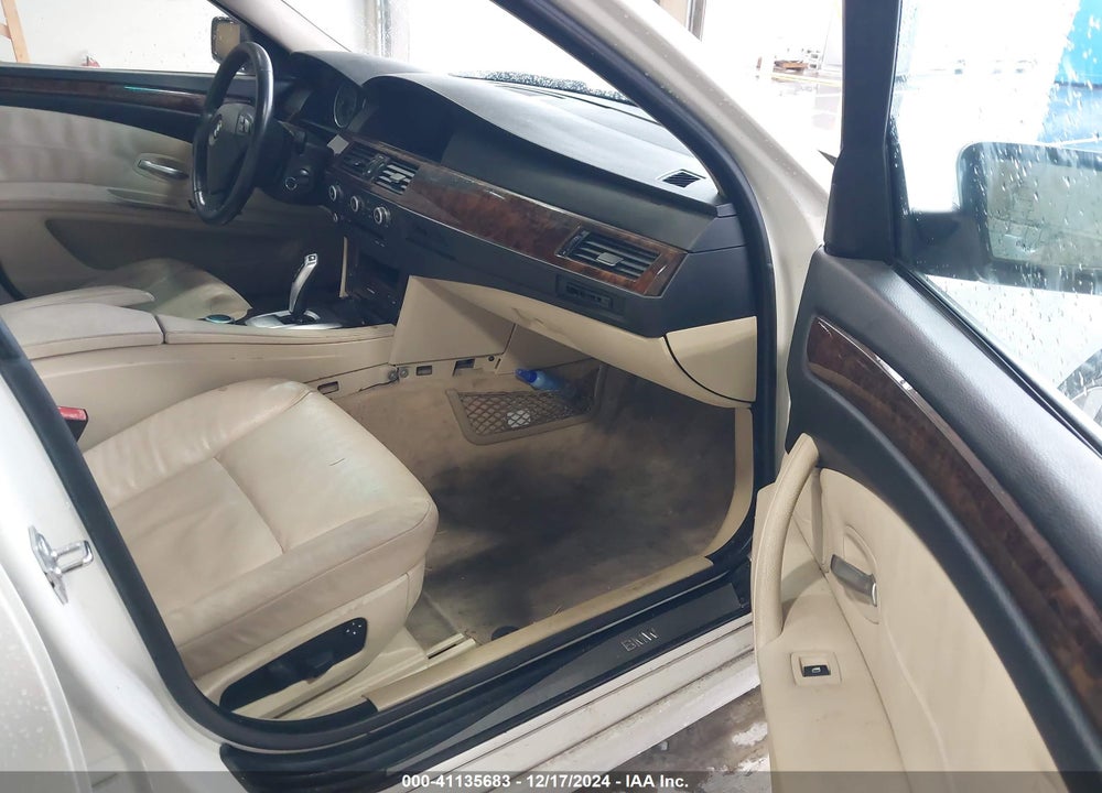 2008 BMW 528I VIN: WBANU53598CT01100