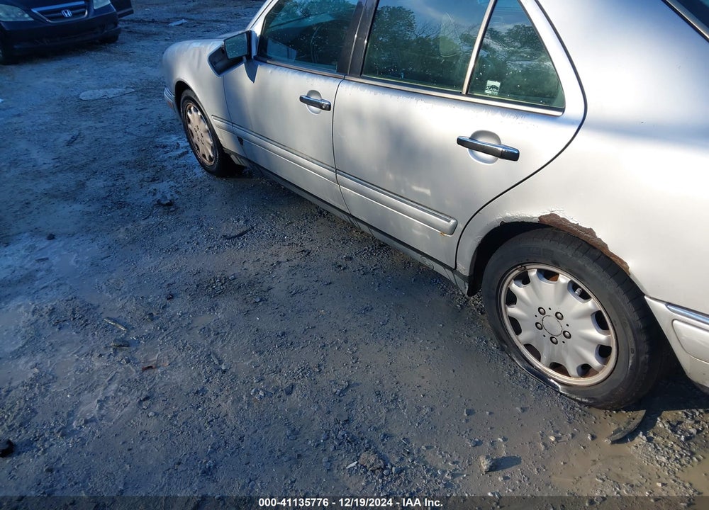 1998 MERCEDES-BENZ E-CLASS BASE (A5) VIN: WDBJF65F5WA566398