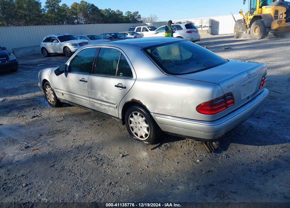 1998 MERCEDES-BENZ E-CLASS BASE (A5) VIN: WDBJF65F5WA566398