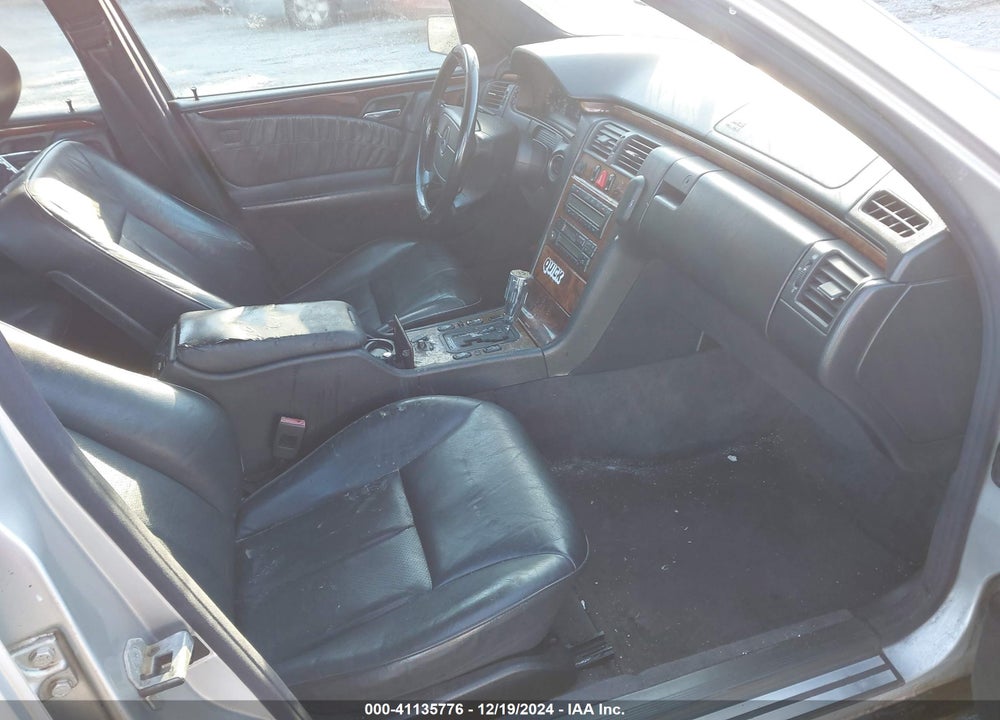 1998 MERCEDES-BENZ E-CLASS BASE (A5) VIN: WDBJF65F5WA566398
