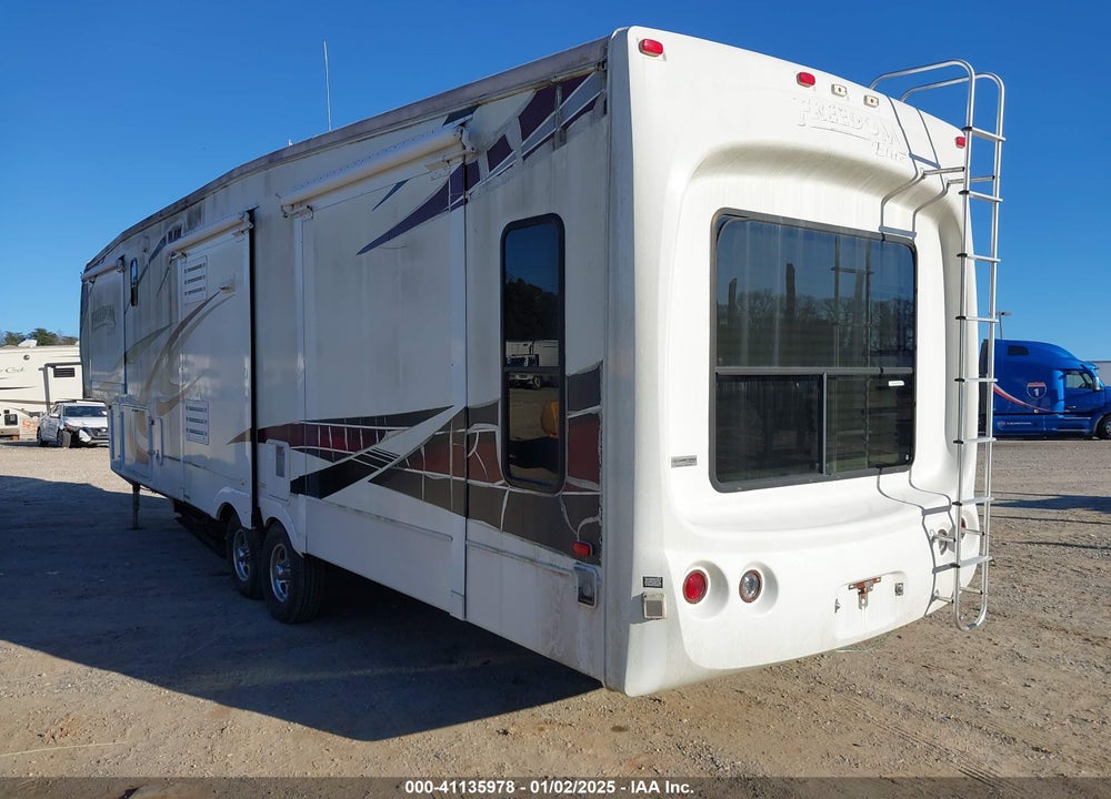 2009 KEYSTONE FREEDOM VIN: 4YDF390269R790112