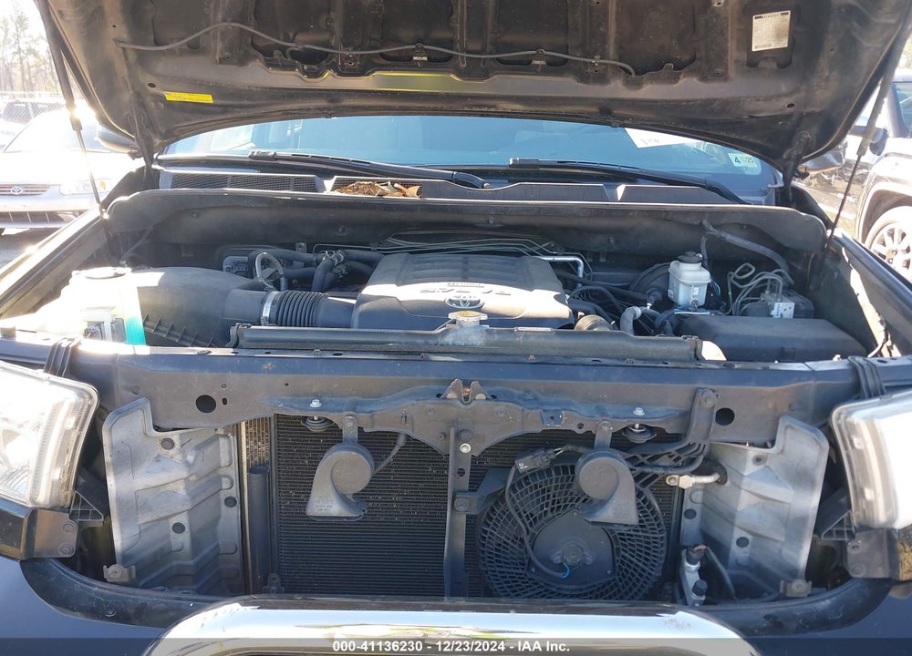 2014 TOYOTA SEQUOIA SR5 5.7L V8 VIN: 5TDBY5G11ES102067