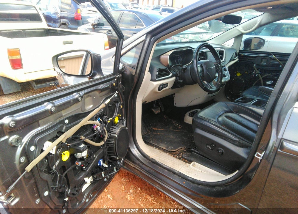 2018 CHRYSLER PACIFICA TOURING L VIN: 2C4RC1BG3JR142977