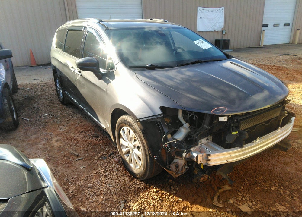 2018 CHRYSLER PACIFICA TOURING L VIN: 2C4RC1BG3JR142977