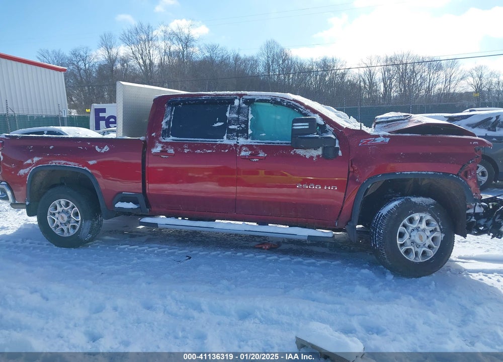 2024 CHEVROLET SILVERADO 2500HD 4WD STANDARD BED LT VIN: 1GC4YNE75RF267237