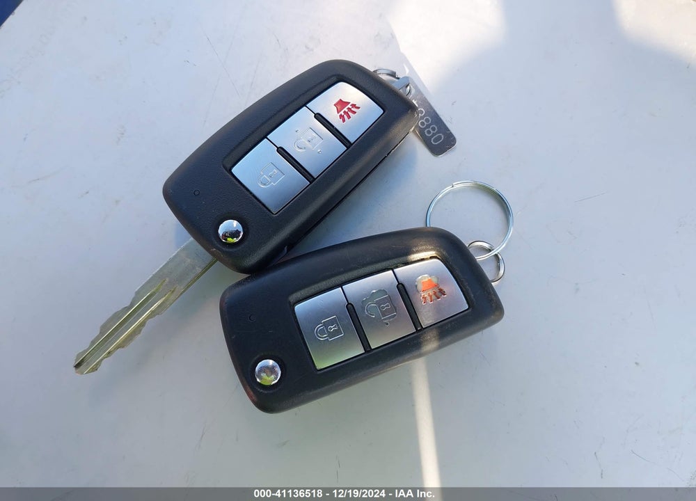 2015 NISSAN ROGUE S VIN: 5N1AT2MT4FC823044