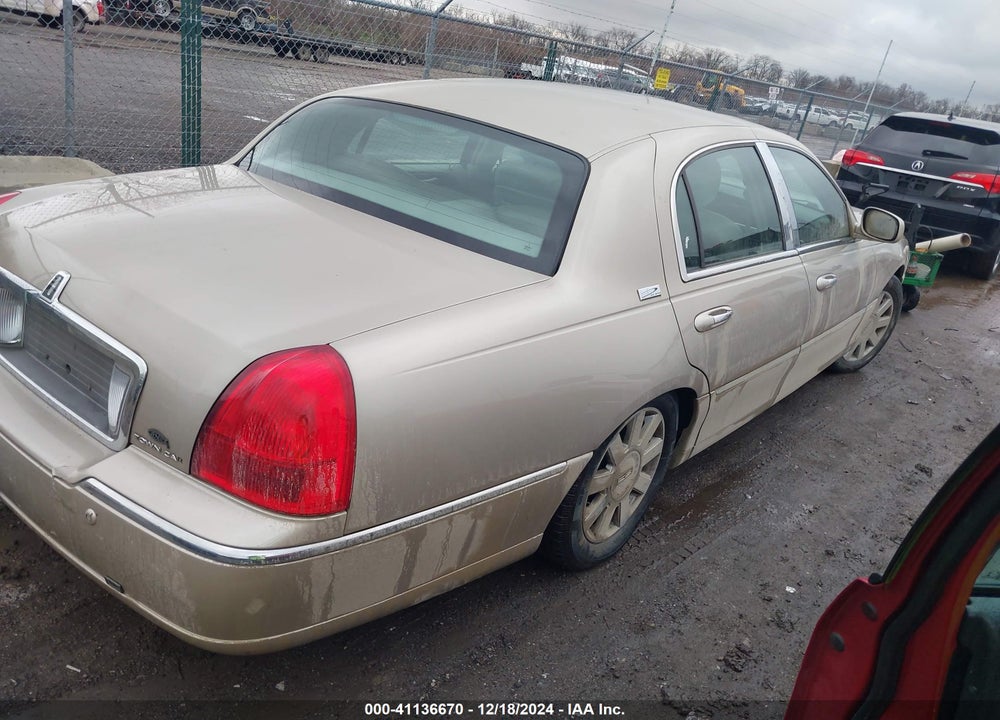 2005 LINCOLN TOWN CAR SIGNATURE LIMITED VIN: 1LNHM82W95Y670965