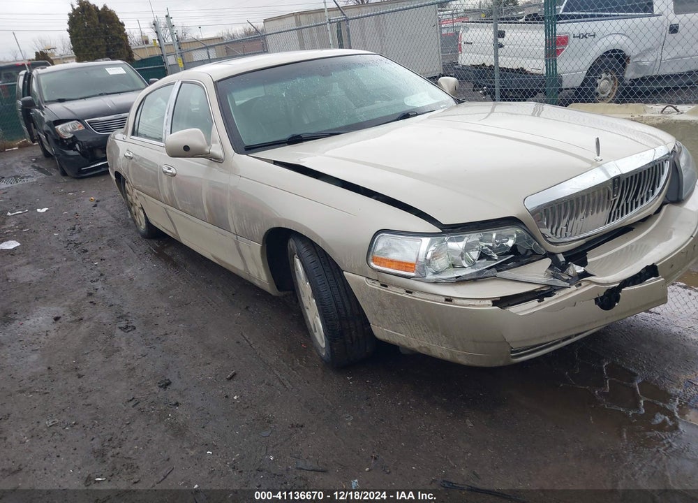 2005 LINCOLN TOWN CAR SIGNATURE LIMITED VIN: 1LNHM82W95Y670965