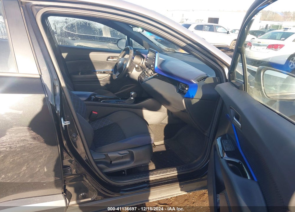 2020 TOYOTA C-HR XLE VIN: NMTKHMBX9LR107325