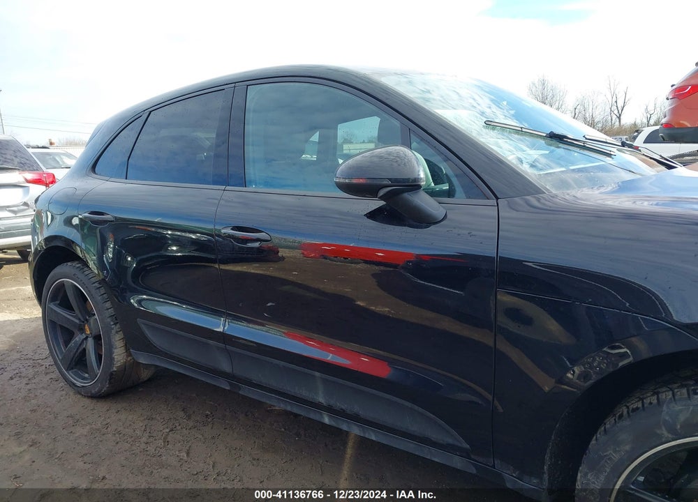 2017 PORSCHE MACAN VIN: WP1AA2A53HLB03199