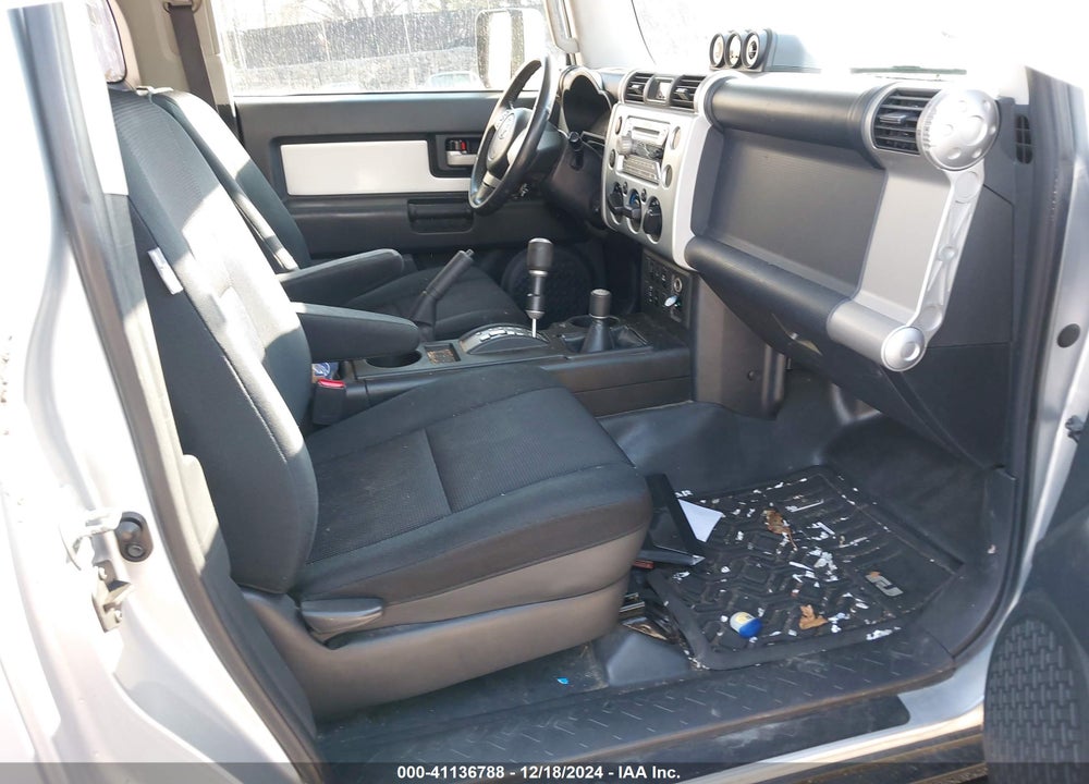 2007 TOYOTA FJ CRUISER VIN: JTEBU11F270083264
