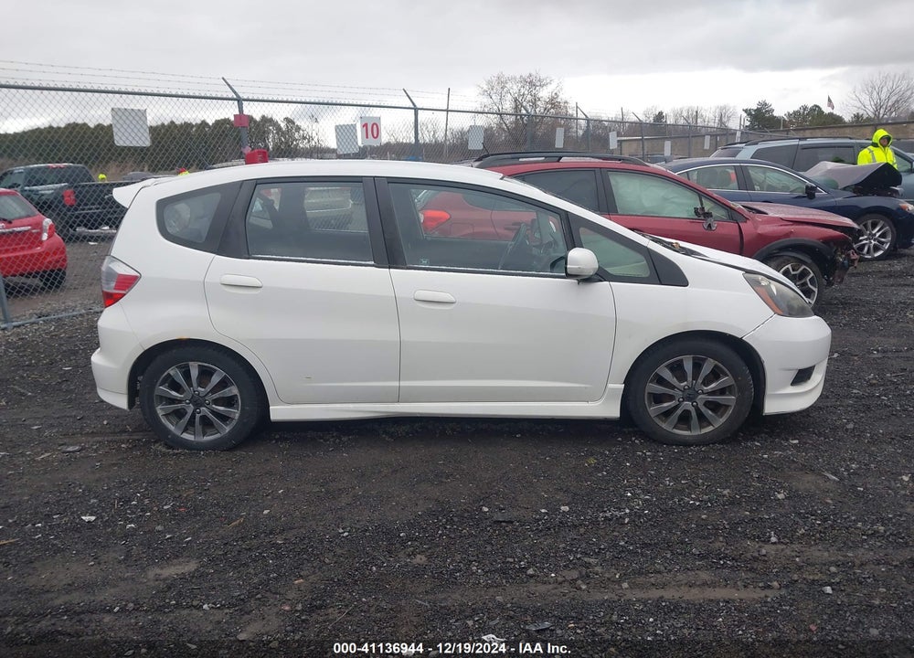 2013 HONDA FIT SPORT VIN: JHMGE8H50DC079008