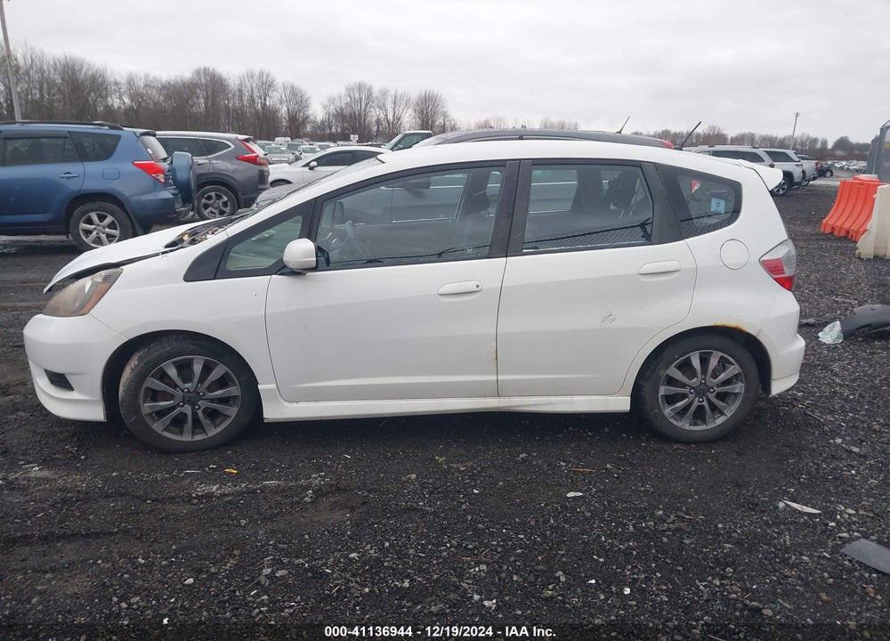 2013 HONDA FIT SPORT VIN: JHMGE8H50DC079008