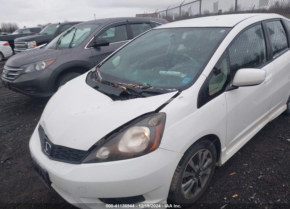 2013 HONDA FIT SPORT VIN: JHMGE8H50DC079008