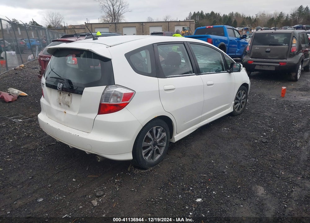 2013 HONDA FIT SPORT VIN: JHMGE8H50DC079008