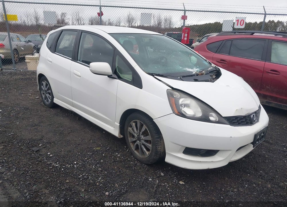 2013 HONDA FIT SPORT VIN: JHMGE8H50DC079008