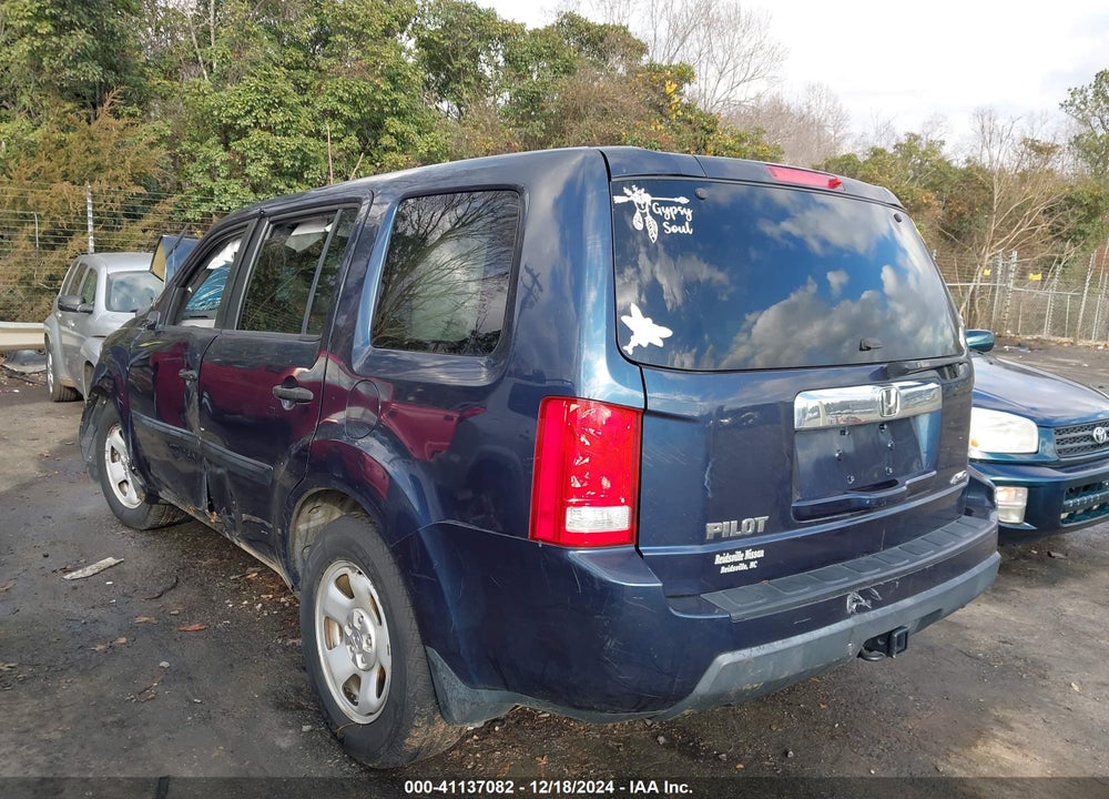 2011 HONDA PILOT LX VIN: 5FNYF4H27BB097300