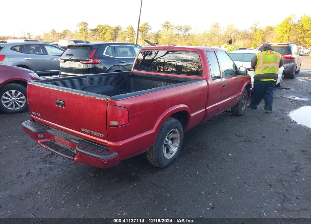 1998 CHEVROLET S-10 LS FLEETSIDE VIN: 1GCCS1949W8204230