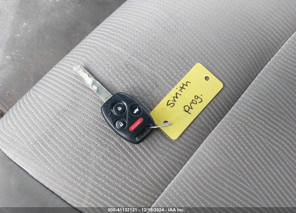 2011 HONDA PILOT EX VIN: 5FNYF3H41BB056575