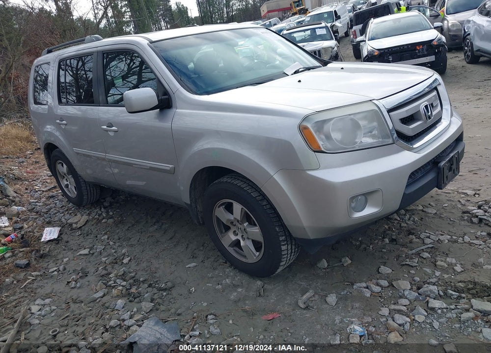 2011 HONDA PILOT EX VIN: 5FNYF3H41BB056575