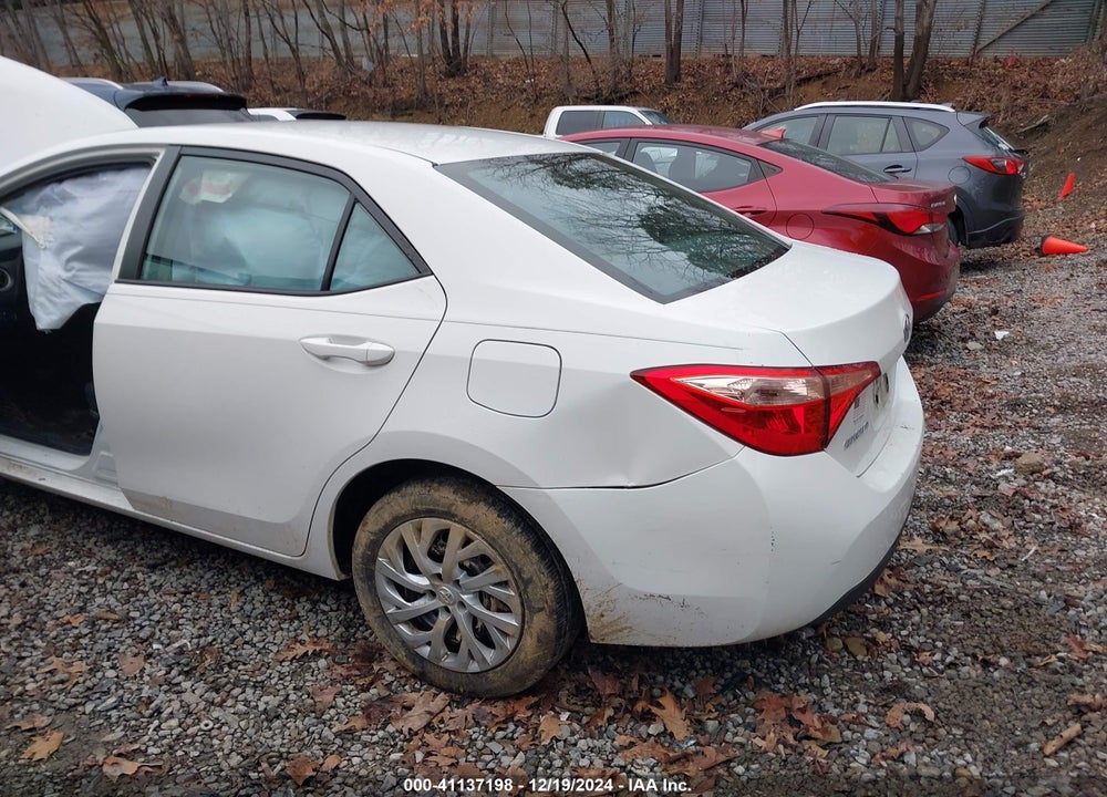 2018 TOYOTA COROLLA LE VIN: 5YFBURHE7JP753503