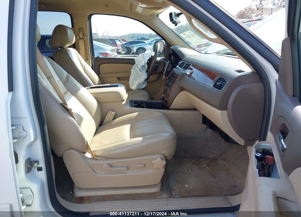 2010 CHEVROLET TAHOE LT VIN: 1GNMCBE37AR150456