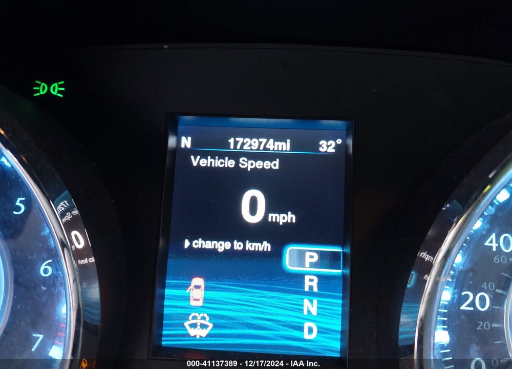 2013 CHRYSLER 300C VIN: 2C3CCAET2DH687517
