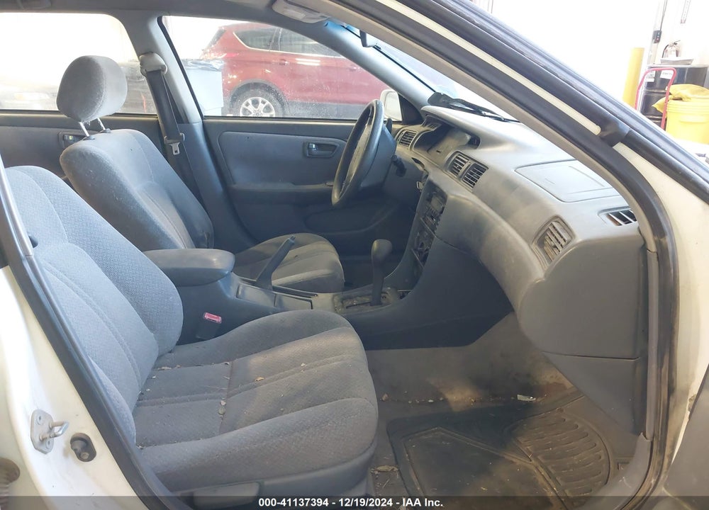 2001 TOYOTA CAMRY LE VIN: 4T1BG22K61U836660