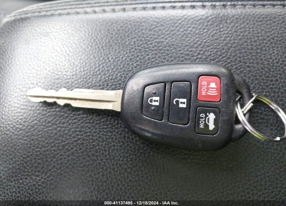 2018 TOYOTA COROLLA SE VIN: 5YFBURHE2JP785842