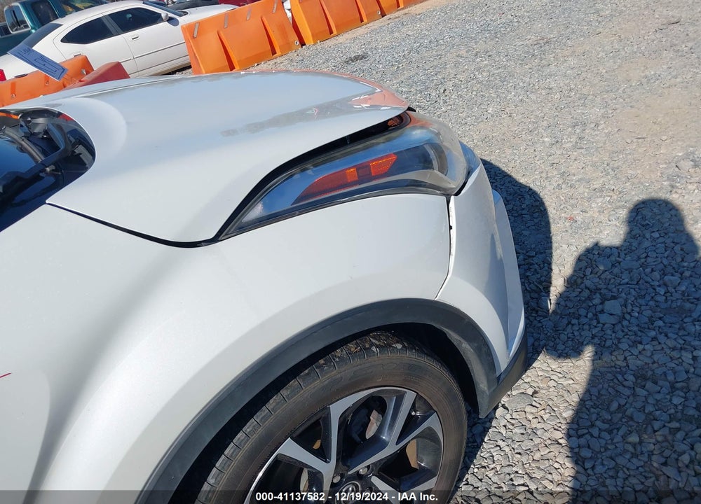 2018 TOYOTA C-HR XLE PREMIUM VIN: NMTKHMBX0JR040658