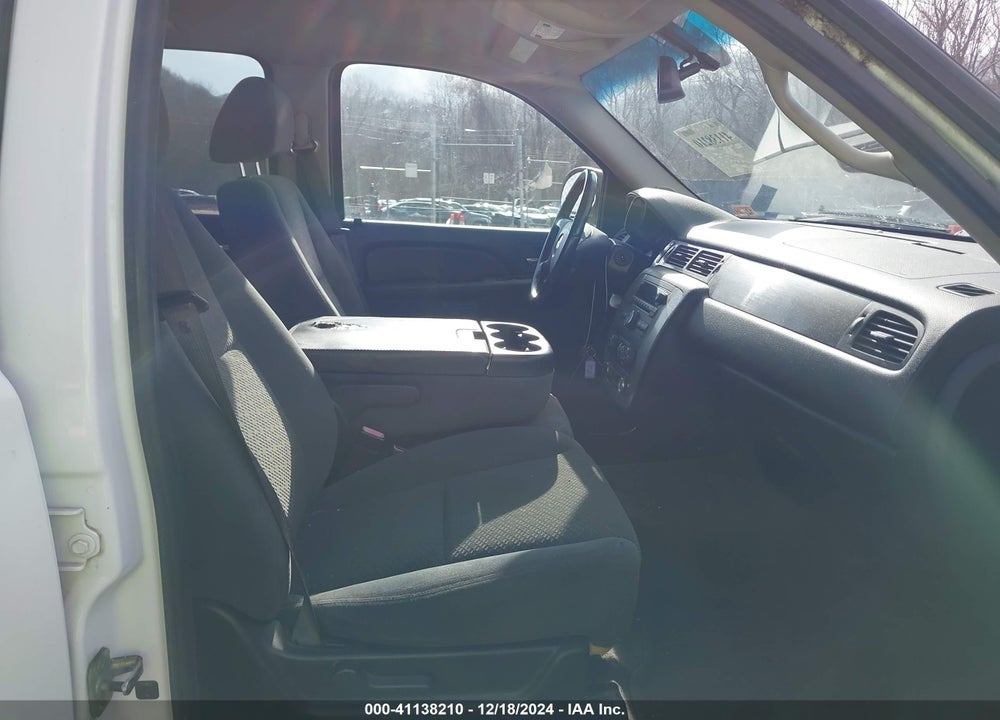 2008 CHEVROLET TAHOE LS VIN: 1GNFK130X8R275556