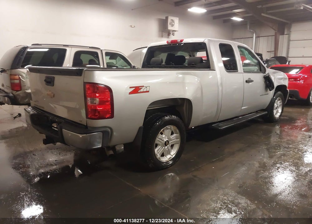 2011 CHEVROLET SILVERADO 1500 LT VIN: 1GCRCSE07BZ428469