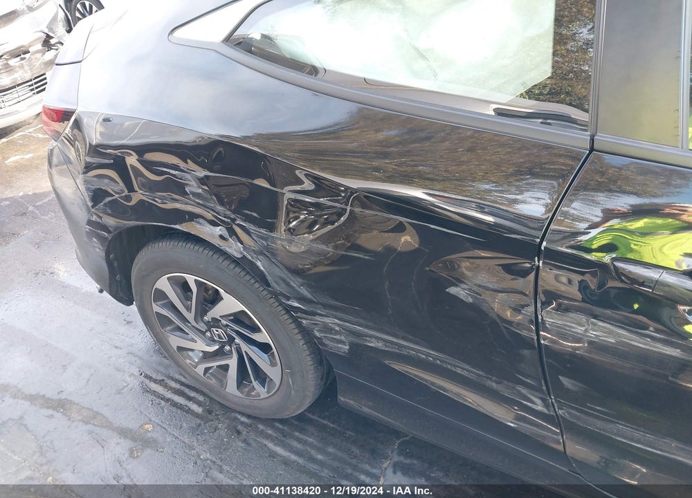 2018 HONDA CIVIC LX VIN: 2HGFC4B57JH309027