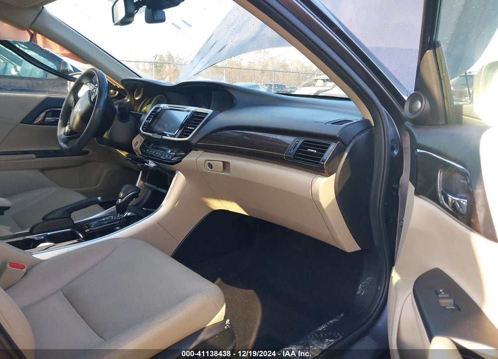 2017 HONDA ACCORD HYBRID TOURING VIN: JHMCR6F76HC027870