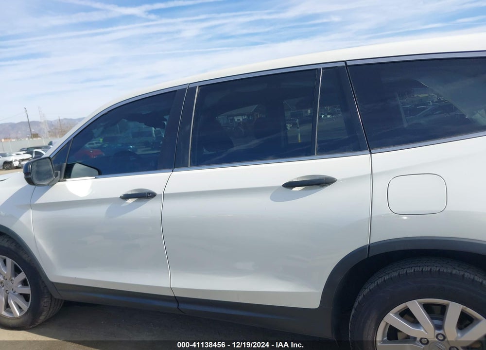 2019 HONDA PILOT LX VIN: 5FNYF5H13KB022798