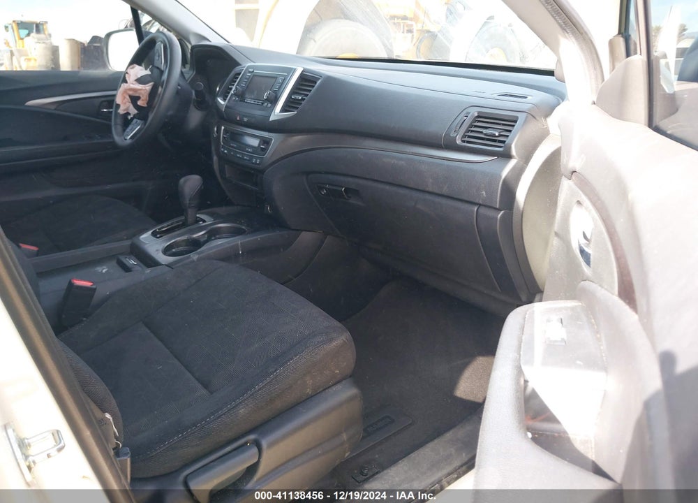 2019 HONDA PILOT LX VIN: 5FNYF5H13KB022798