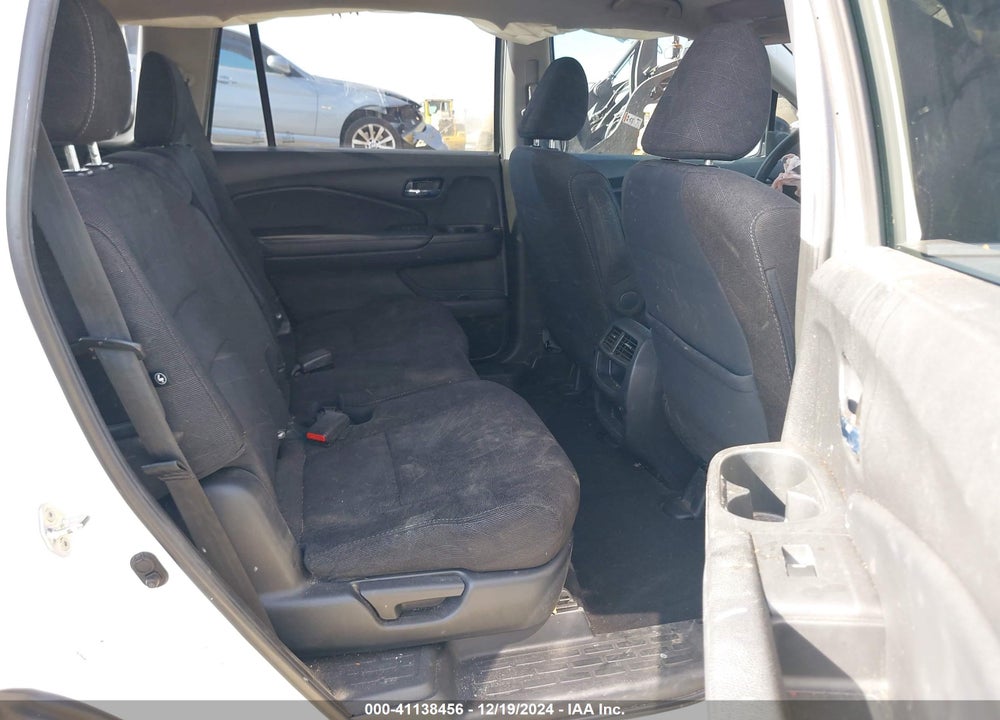2019 HONDA PILOT LX VIN: 5FNYF5H13KB022798